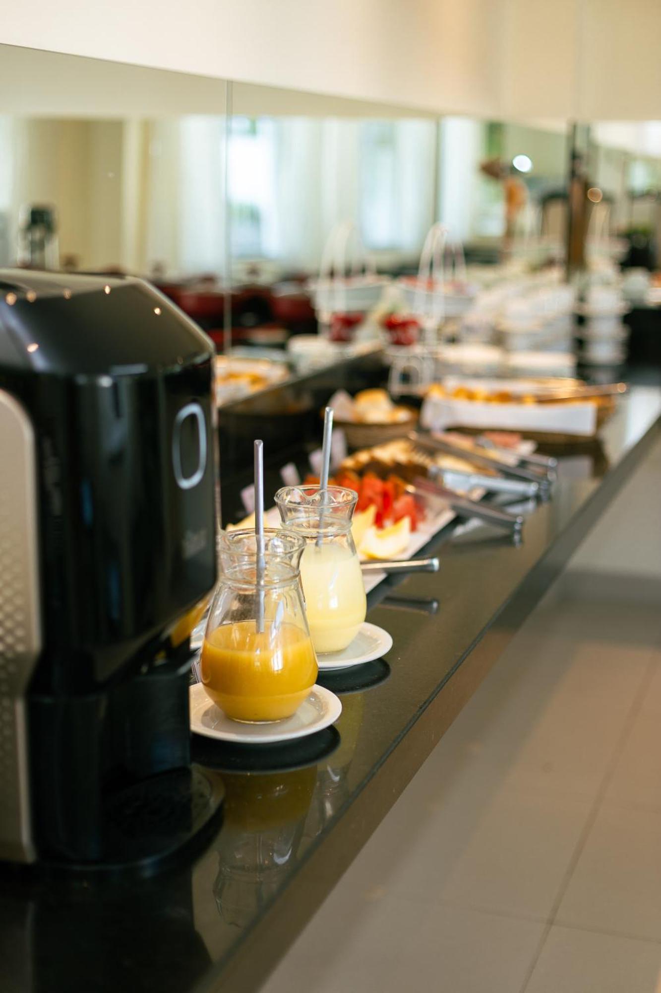 Hotel Equinocios Essential 바르카레나 외부 사진