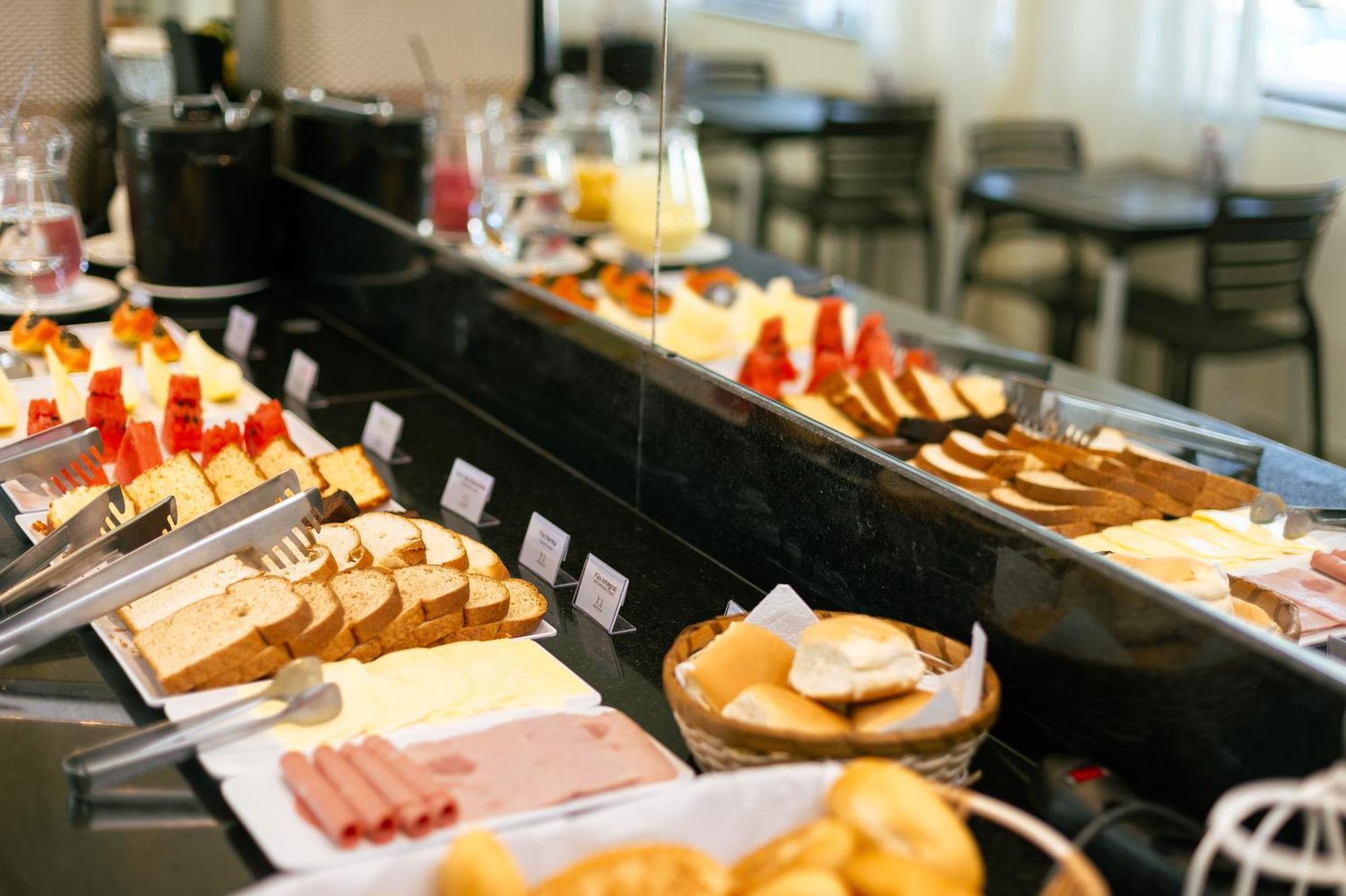 Hotel Equinocios Essential 바르카레나 외부 사진